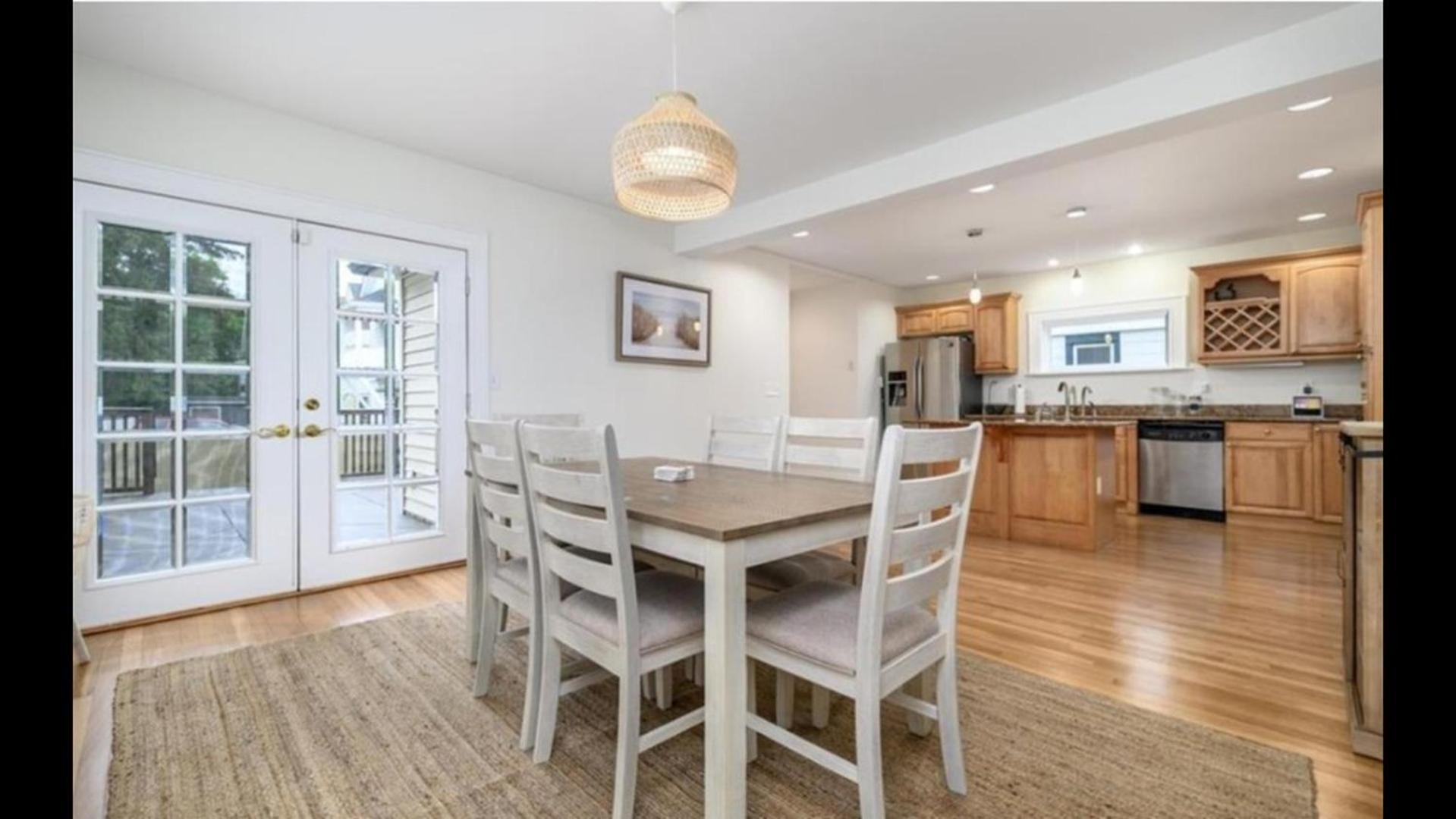 Black Rock Home - 4 Bed - Jacuzzi Bath - Beach Bridgeport Bagian luar foto