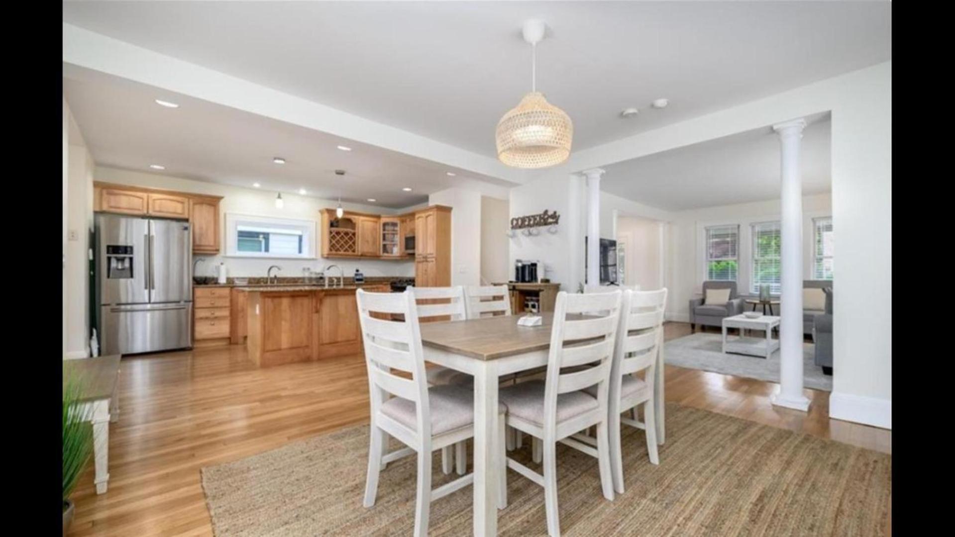Black Rock Home - 4 Bed - Jacuzzi Bath - Beach Bridgeport Bagian luar foto