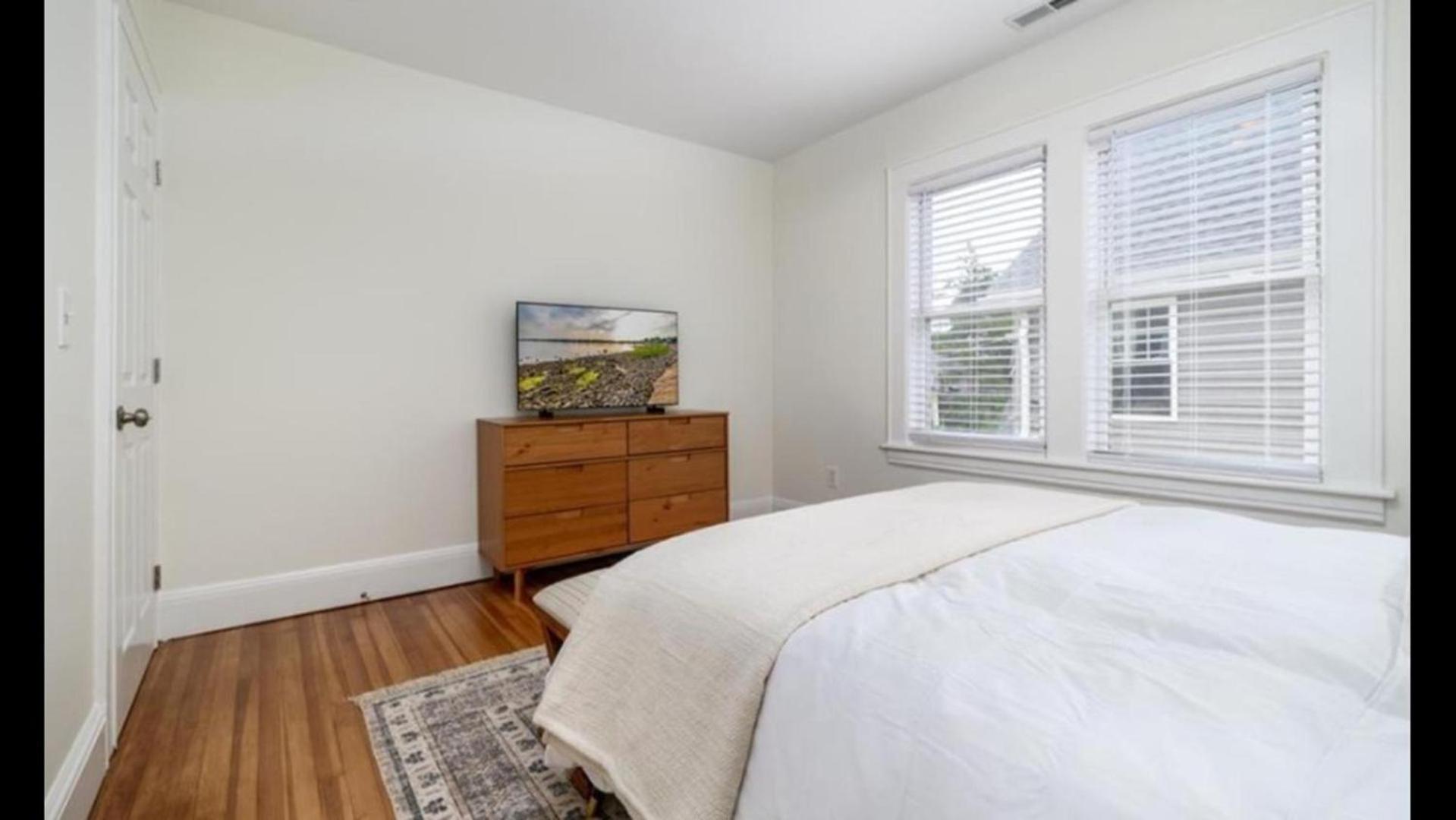 Black Rock Home - 4 Bed - Jacuzzi Bath - Beach Bridgeport Bagian luar foto